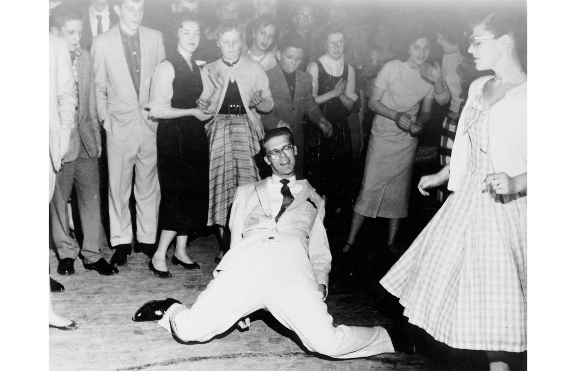 Rock and roll dance night, 1950s
